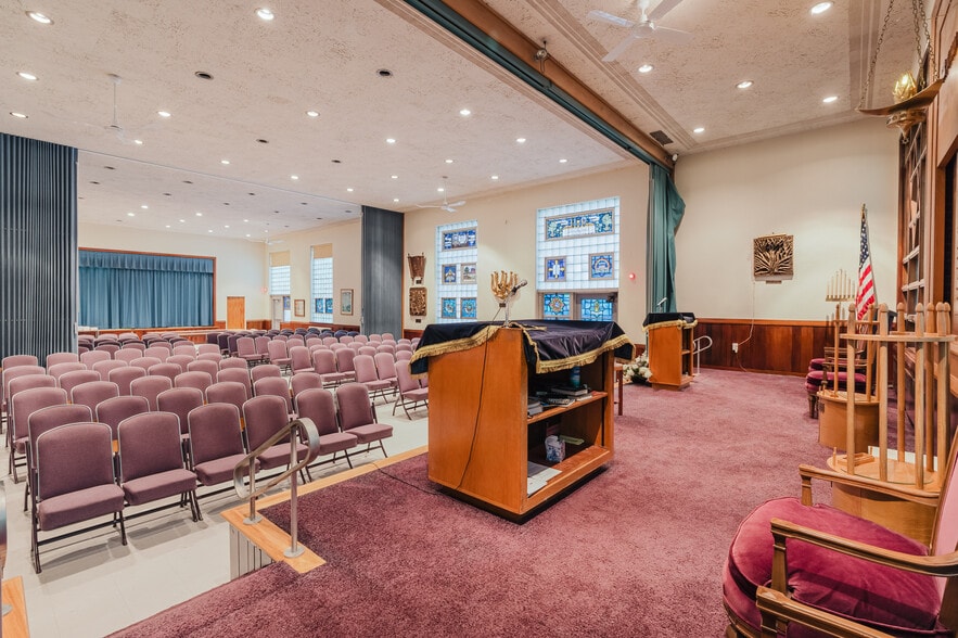 More Photos Of 557 Thompson Blvd, Watertown Religious Facility For Sale