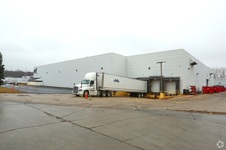 More Photos Of 36930 Industrial Rd, Livonia Manufacturing For Lease