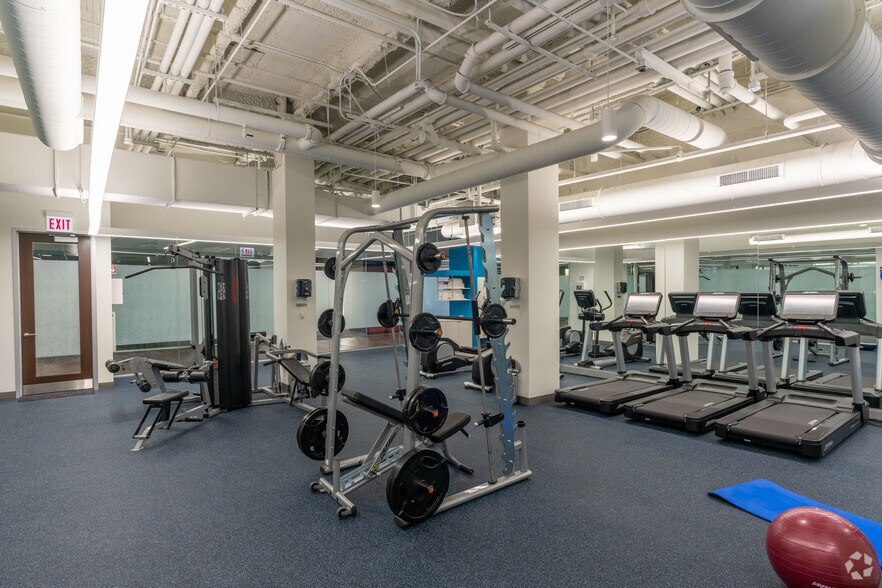 More Photos Of 8550 W Bryn Mawr Ave, Chicago Office For Lease
