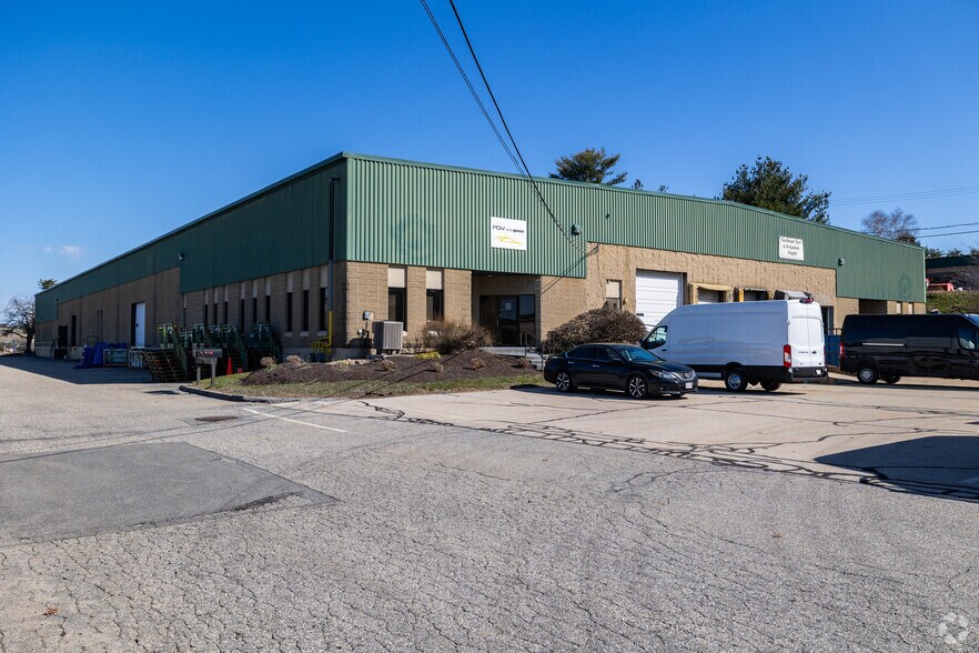 More Photos Of 15-17 Tinker Ave, Londonderry Warehouse For Lease