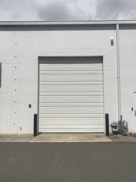 More Photos Of 3120 Latrobe Dr, Charlotte Showroom For Lease