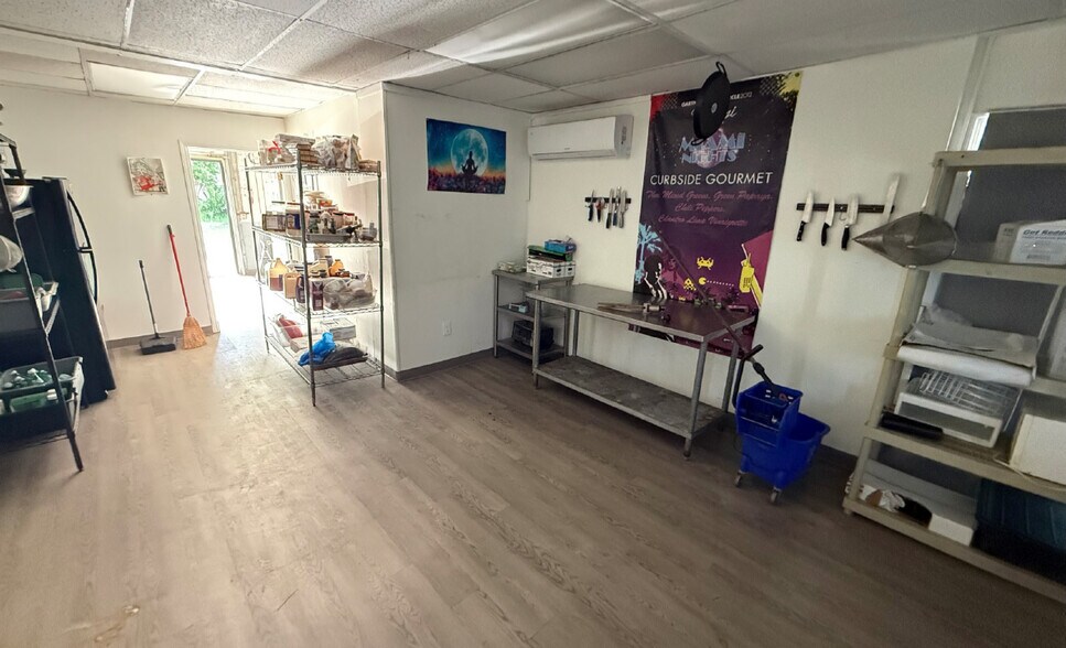 More Photos Of 1205-1217 SE Dixie Cutoff Rd, Stuart Light Distribution For Lease