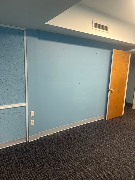 More Photos Of 4625 5th Ave, Pittsburgh Apartments For Lease