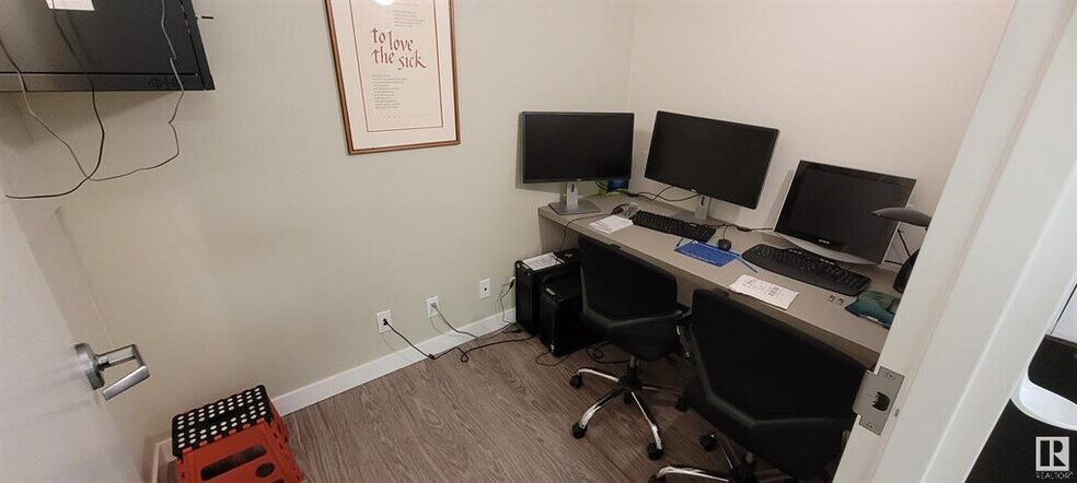 More Photos Of 7609 109th St NW, Edmonton Medical For Sale