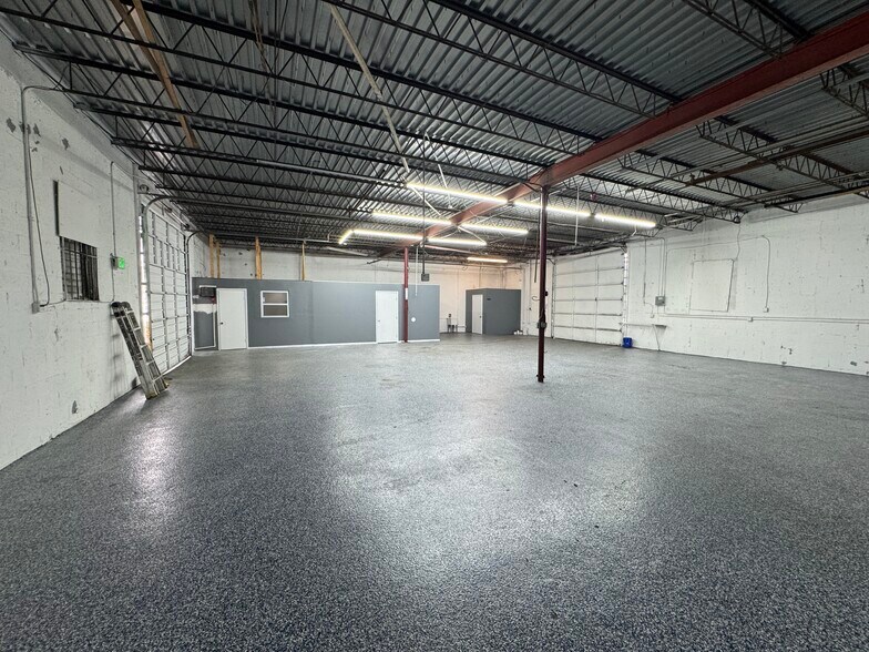 More Photos Of 3901 NE 5th Ter, Oakland Park Warehouse For Lease