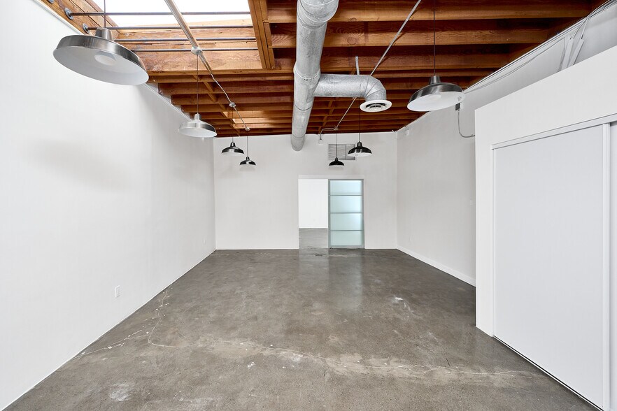 More Photos Of 1733-1737 Abbot Kinney Blvd, Venice Storefront Retail Office For Lease