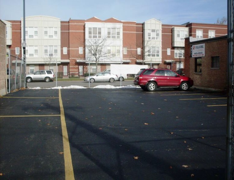 More Photos Of 4507-4511 W Belmont Ave, Chicago Distribution For Sale