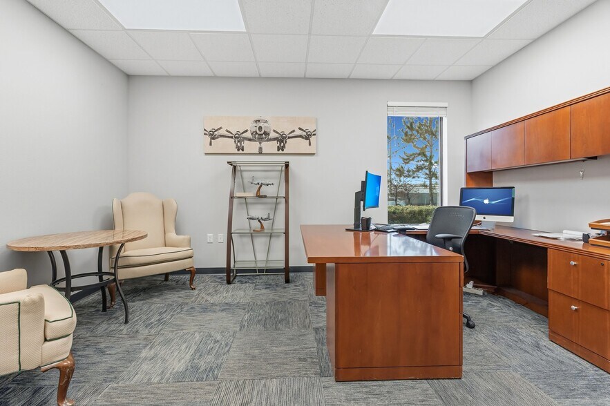 More Photos Of 131 S Country Club Rd, Lake Mary Office For Sale