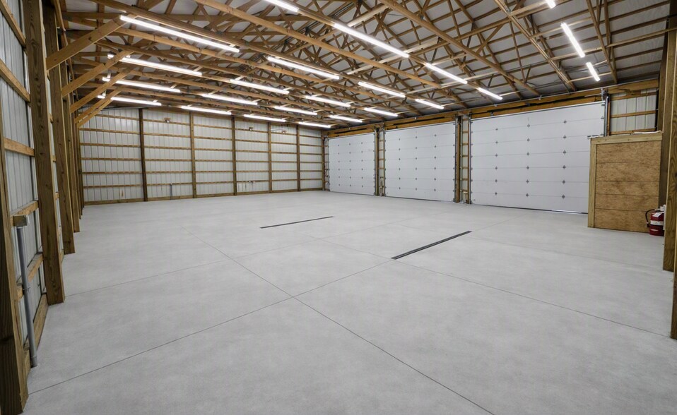 More Photos Of 10150 Avon Lake Rd, Burbank Industrial For Lease