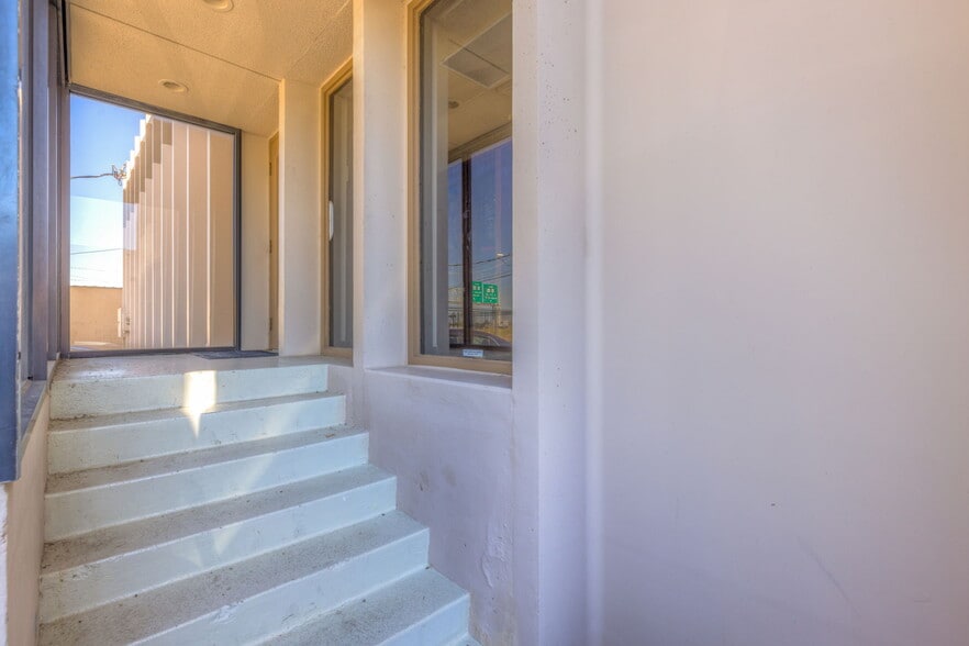 More Photos Of 6580 E Skelly Dr, Tulsa Manufacturing For Sale