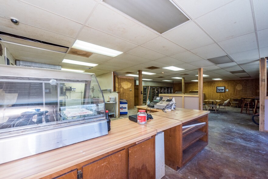 More Photos Of 7386 Mt Carmel Rd, Decaturville Convenience Store For Sale