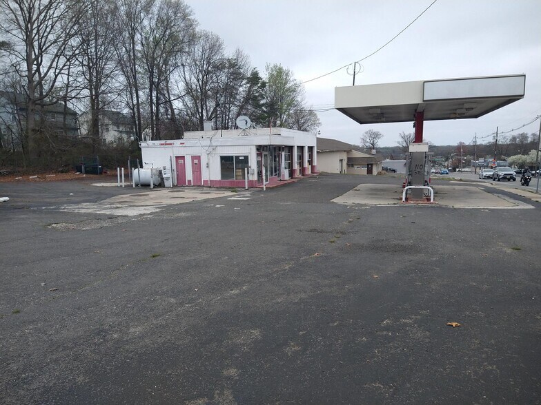 More Photos Of 405 E Clements Bridge Rd, Runnemede Service Station For Lease