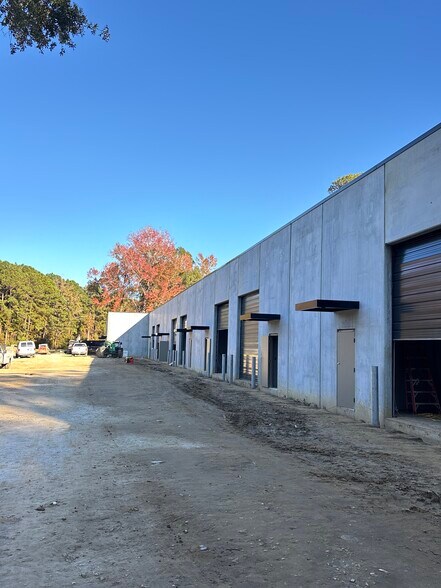 More Photos Of 6548 Ward Ave, North Charleston Light Distribution For Lease