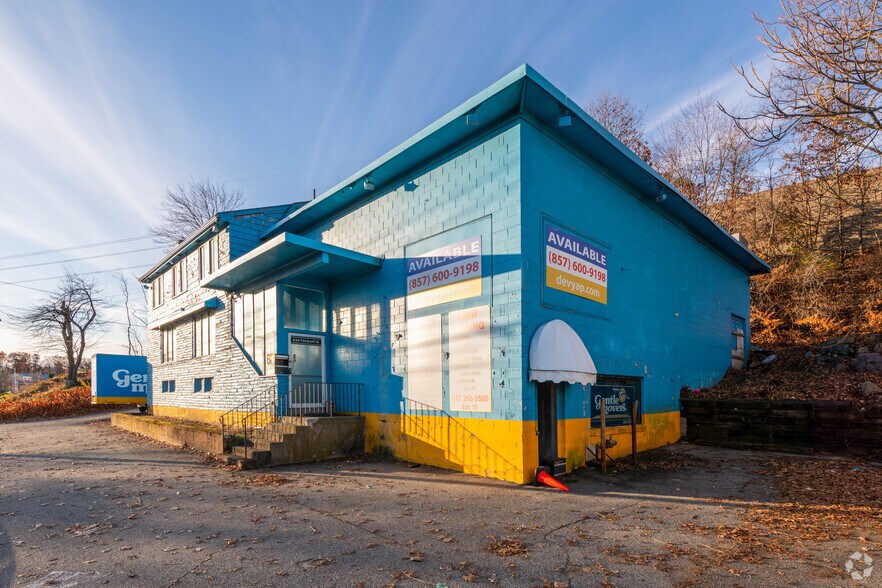 More Photos Of 62 Middlesex Tpke, Burlington Freestanding For Sale