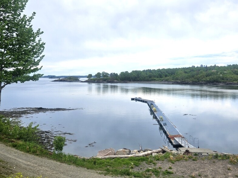 More Photos Of 24 Harris Point Rd, Eastport Hotel For Sale