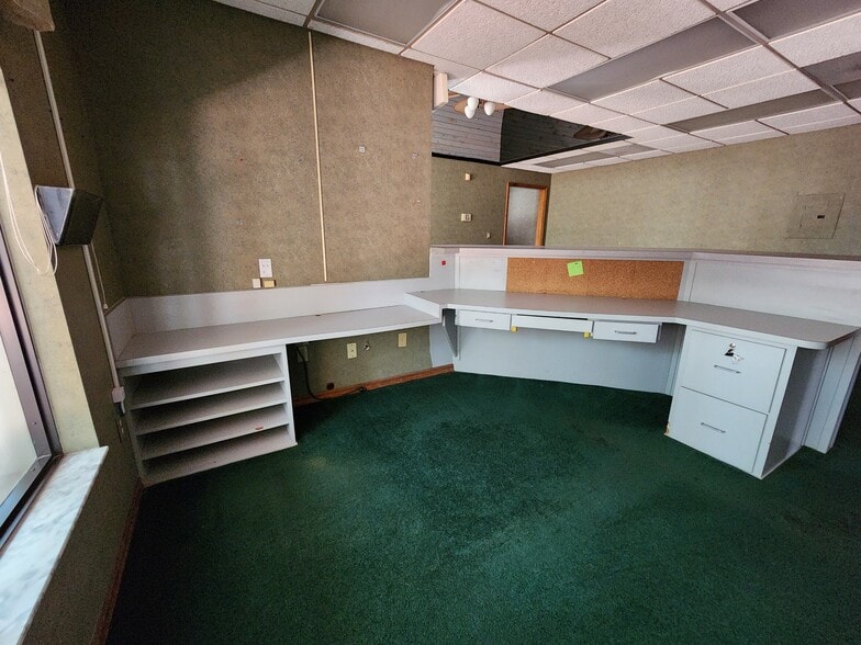 More Photos Of 5327 Commercial Way, Spring Hill Office For Sale