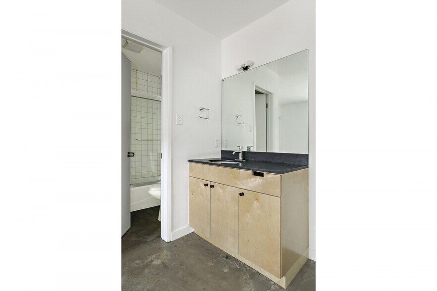 More Photos Of 146 N Vendome St, Los Angeles Apartments For Sale