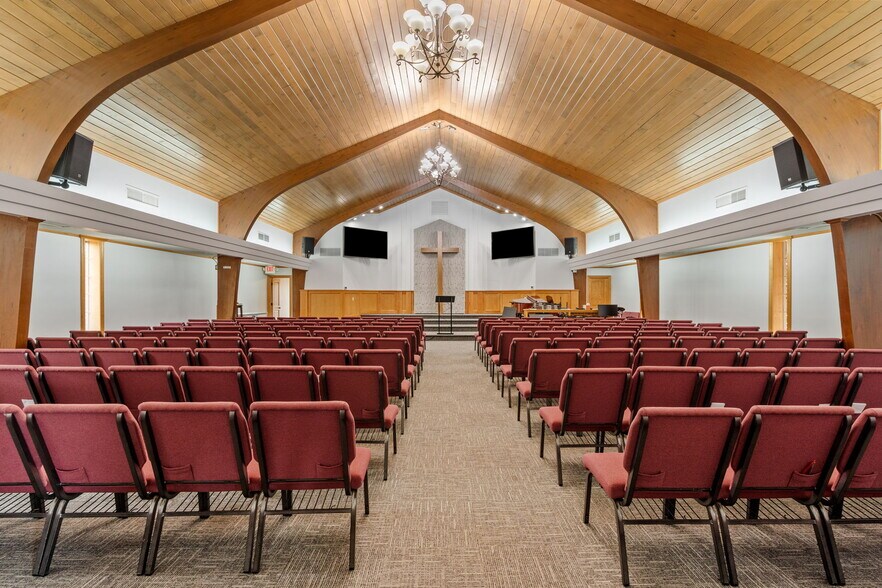 More Photos Of 6206 Lilac Dr N, Brooklyn Center Religious Facility For Sale