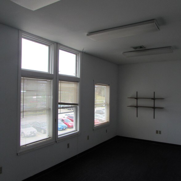 More Photos Of 7 Oak Hill Ter, Scarborough Office For Lease