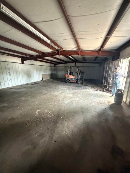 More Photos Of 542-544 Chestnut St, Skiatook Warehouse For Lease