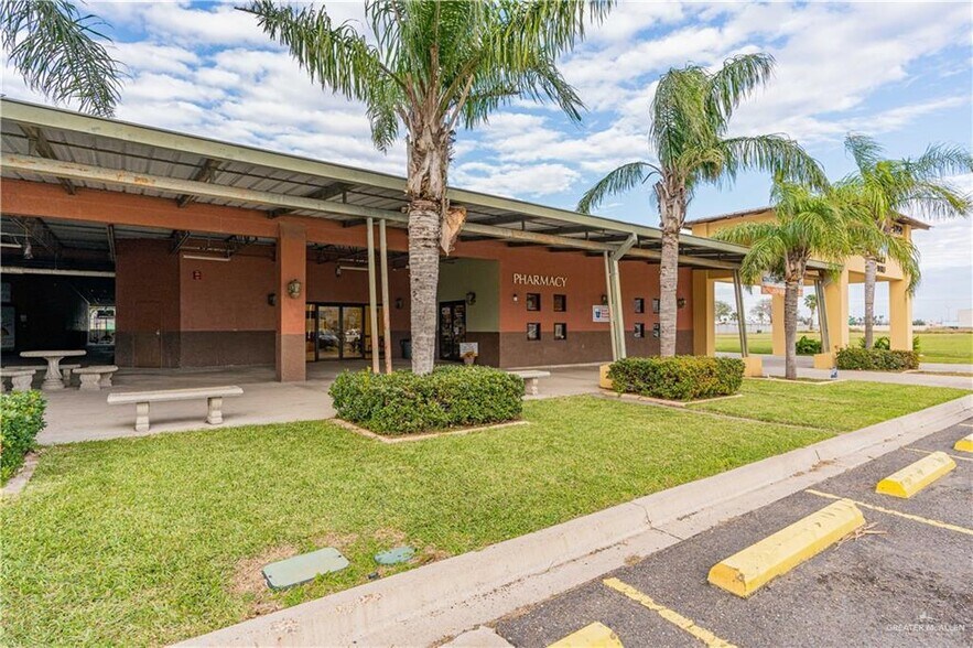 More Photos Of 301 Conquest, Edinburg Office For Sale