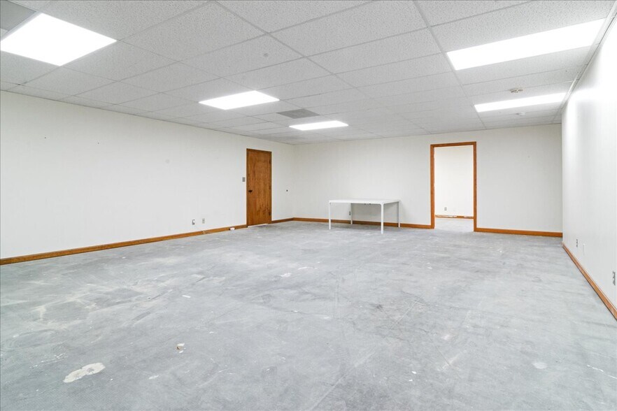 More Photos Of 331 Kimber Ln, Evansville Office For Lease