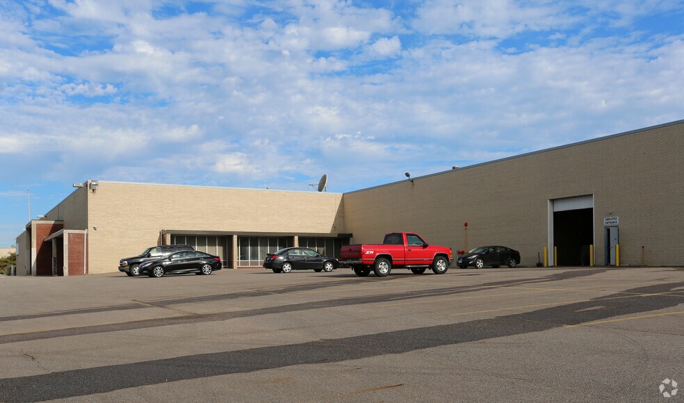 More Photos Of 3175 Gilchrist Rd, Mogadore Warehouse For Lease