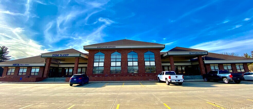 More Photos Of 2828-2844 104th St, Urbandale Office For Sale
