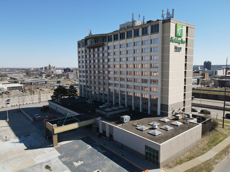 Primary Photo Of 1050 6th Ave, Des Moines Hotel For Sale