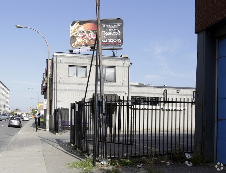 Primary Photo Of 9455-9457 Boul Saint-Laurent, Montréal Storefront Retail Office For Sale