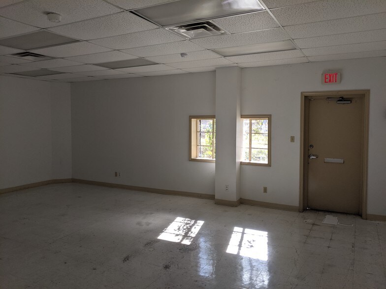 More Photos Of 650 Canion St, Austin Warehouse For Lease