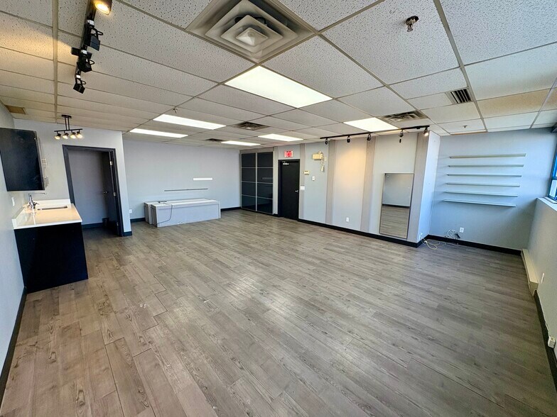 More Photos Of 1952 Kingsway Ave, Port Coquitlam Warehouse For Sale