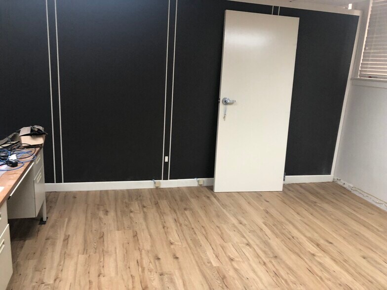 More Photos Of 1600 Norris Rd, Bakersfield Office For Sale