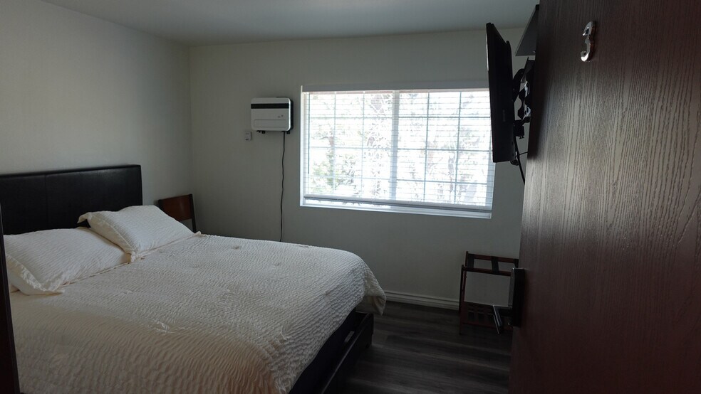 More Photos Of 39904 Big Bear Blvd, Big Bear Lake Restaurant For Sale