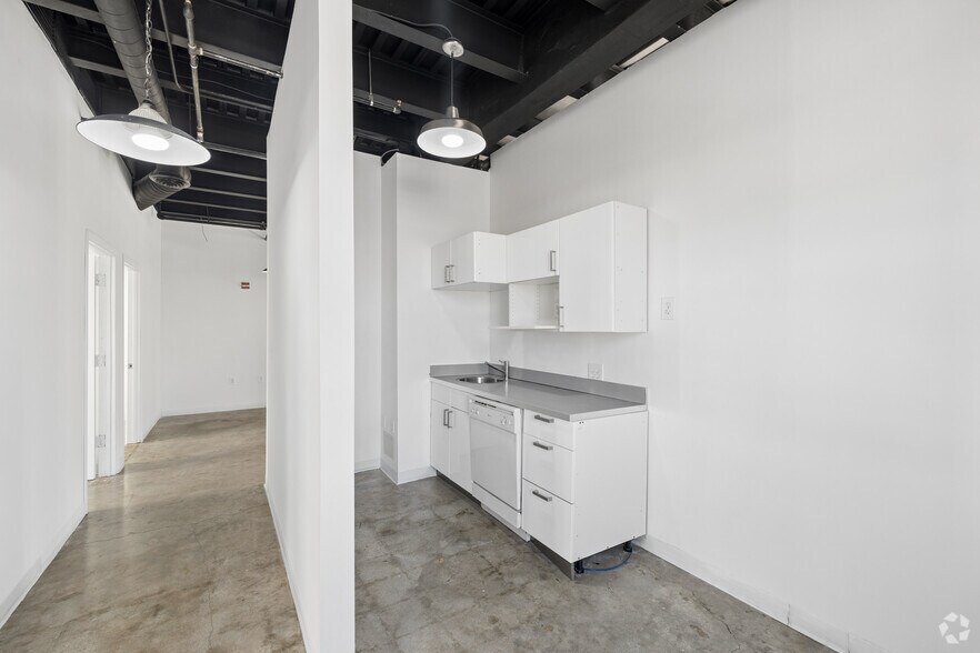 More Photos Of 420 Lincoln Rd, Miami Beach Loft Creative Space For Lease