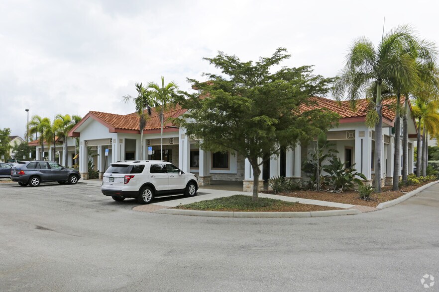 More Photos Of 3414 Forum Blvd, Fort Myers Bank For Lease