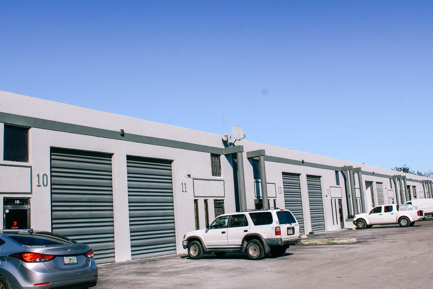 More Photos Of 2545 W 80th St, Hialeah Warehouse For Lease