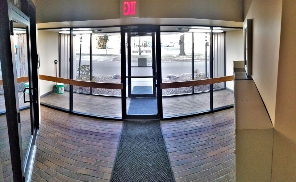 More Photos Of 1301 Cliff Rd E, Burnsville Showroom For Sale