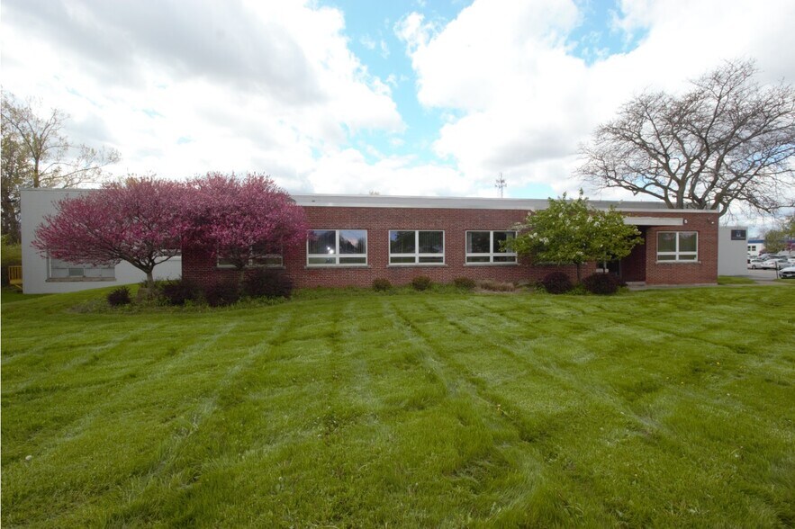 More Photos Of 2025 Brighton Henrietta Town Line Rd, Rochester Manufacturing For Lease