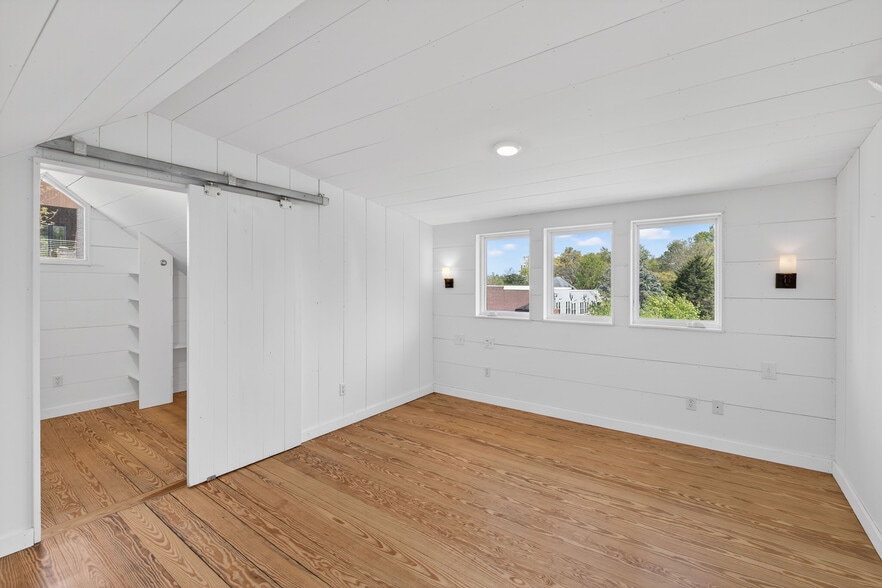 More Photos Of 208 St Marys St, Raleigh Loft Creative Space For Sale