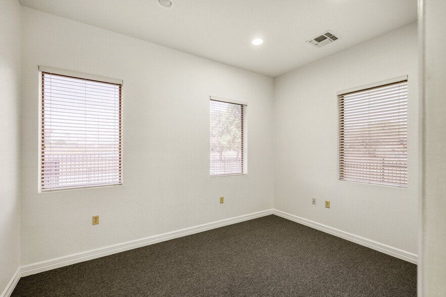 More Photos Of 5727 W I-10 Fwy, San Antonio Office For Lease