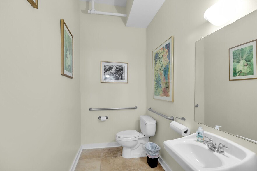 More Photos Of 812 Fleming St, Key West Storefront For Sale
