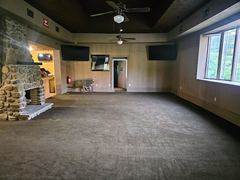 More Photos Of 632 PA-940, White Haven General Retail For Sale