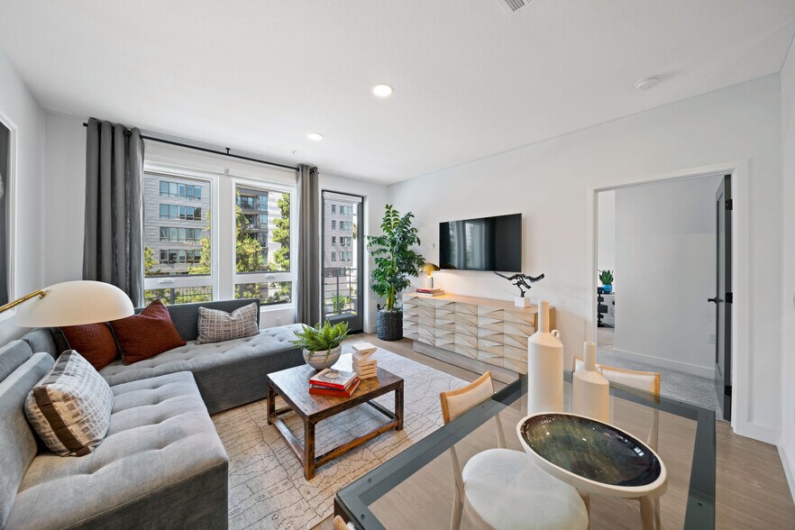 More Photos Of 585 Anton Blvd, Costa Mesa Apartments For Lease