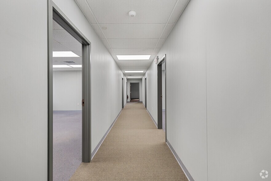 More Photos Of 252-262 Depot Rd, Milford Light Distribution For Lease