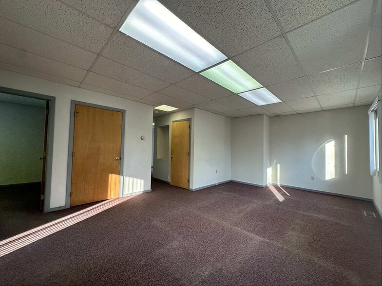 More Photos Of 32 William F Palmer Rd, Moodus Freestanding For Lease