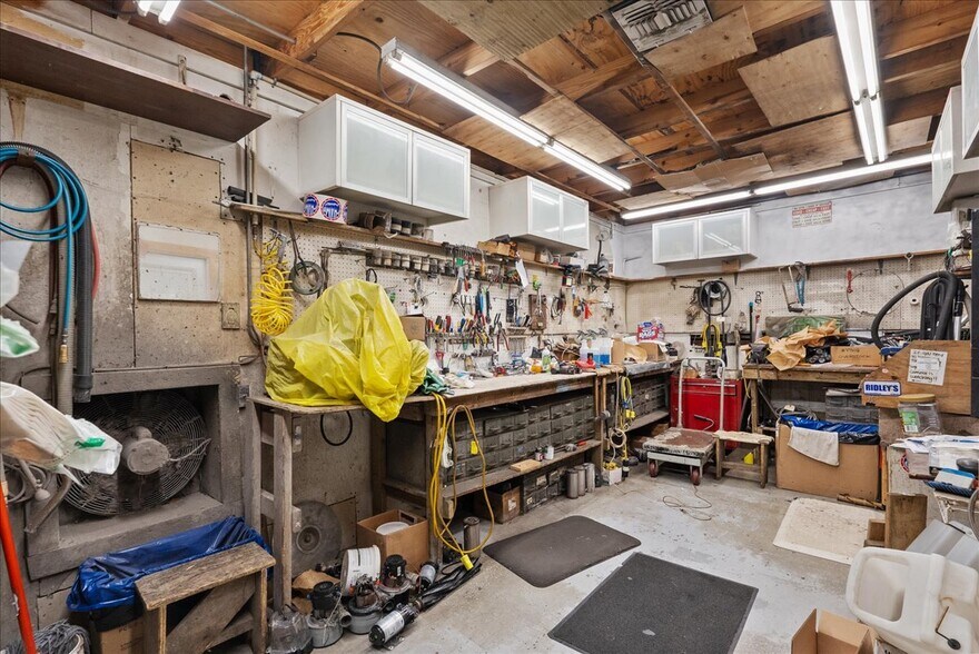 More Photos Of 3700 Reveille St, Houston Freestanding For Lease