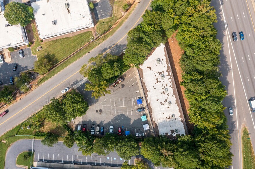 More Photos Of 5105 Reagan Dr, Charlotte Storefront Retail Office For Sale