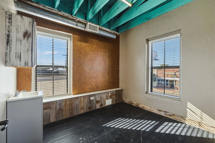 More Photos Of 318 N Chadbourne St, San Angelo Storefront For Sale