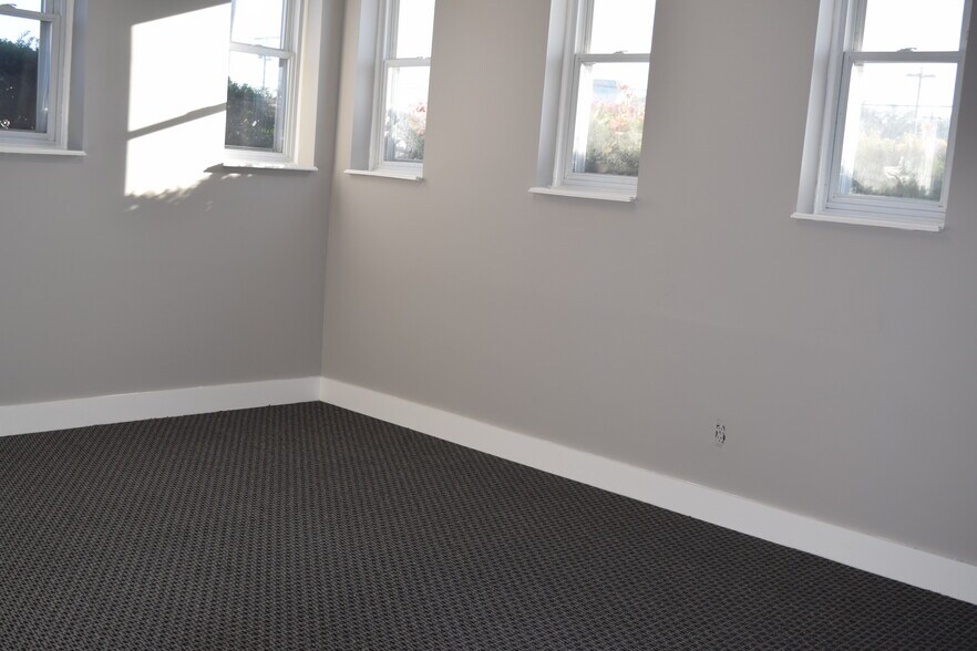 More Photos Of 522 Brick Blvd, Brick Medical For Lease